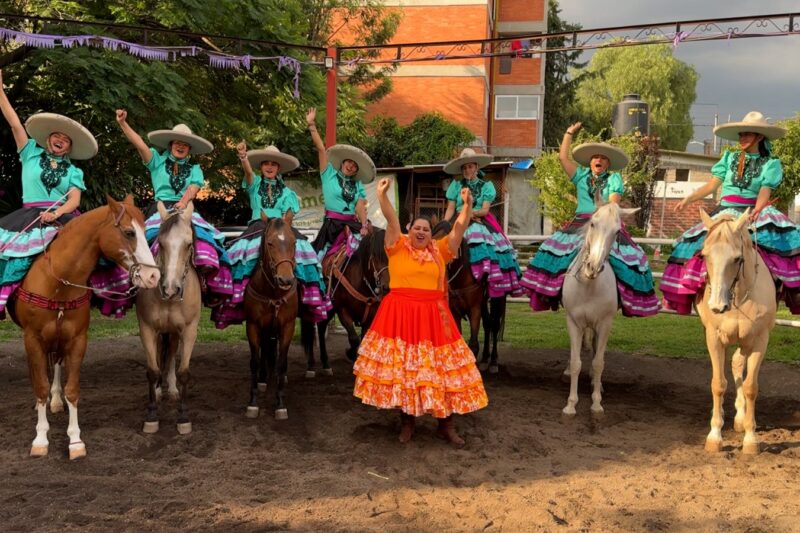 “Adelitas modernas” empoderan y revolucionan la charrería