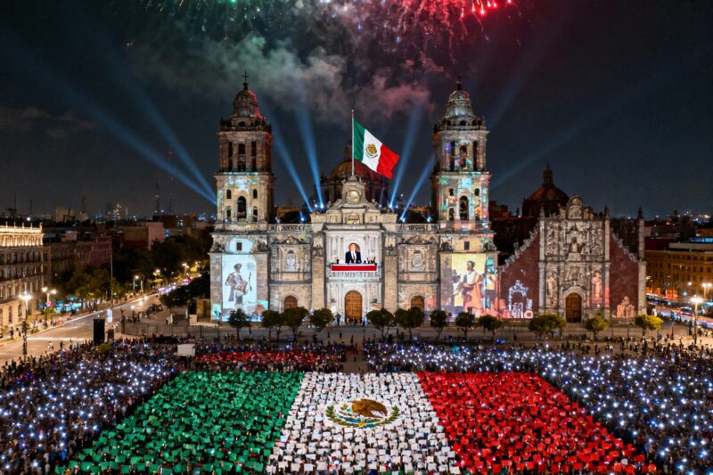 El Grito en el Zócalo: Celebración que Une a México en Tiempos Modernos