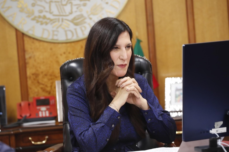 Kenia López Rabadán apuesta por la transparencia directa en el Congreso