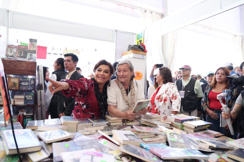 Clara Brugada celebra el éxito de la Feria Internacional del Libro en el Zócalo