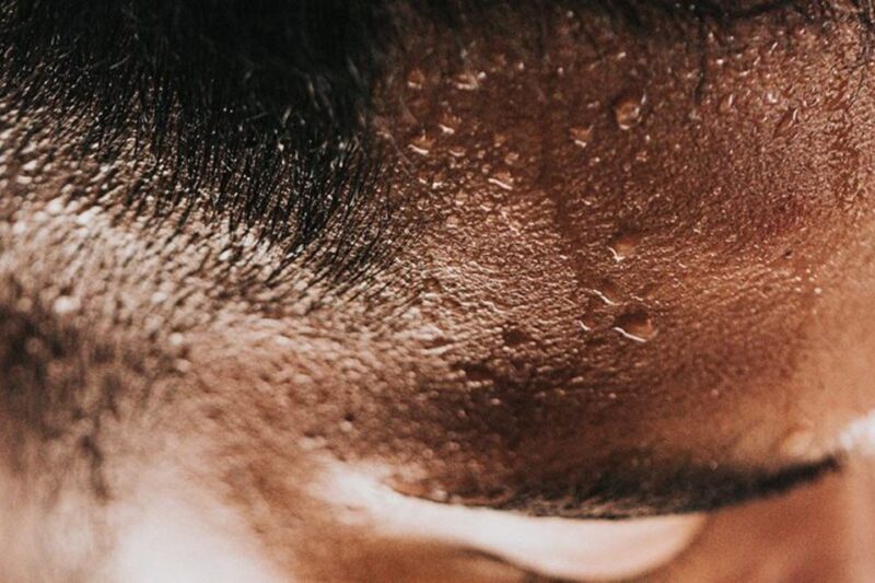 Por qué sudamos diferente: la ciencia detrás del sudor caliente y el sudor frío