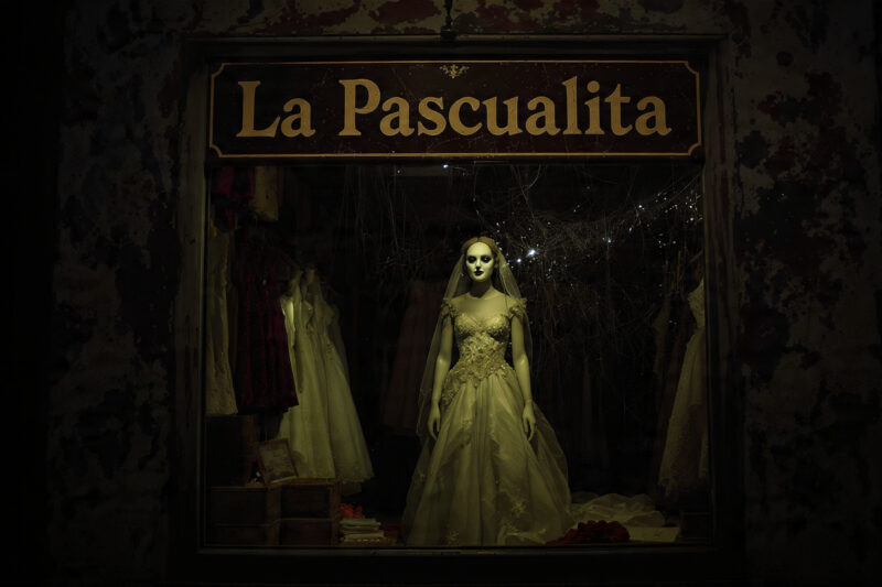 La novia muerta que parpadea: ¿Tu vestido nuevo trae un fantasma de Chihuahua?