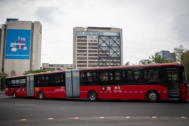 Metrobús amplía horario de servicio en la Línea 2: operará hasta la 1 a.m. los viernes y sábados