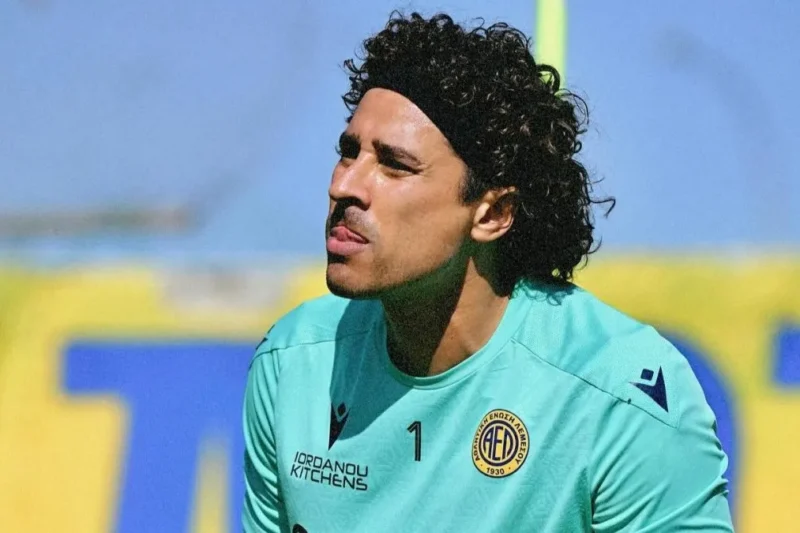 Ochoa queda fuera de la convocatoria y crecen dudas sobre su futuro en Chipre