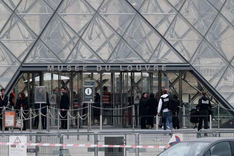 El destino incierto de las joyas robadas del Louvre: ¿qué pueden hacer los ladrones con ellas?