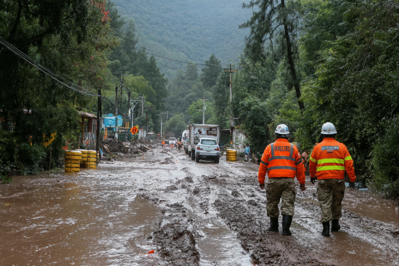 Suman 48 muertos por lluvias en el centro del país