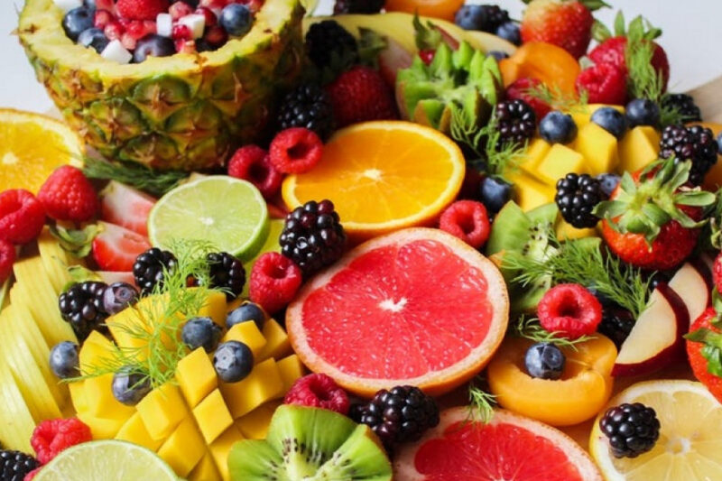 Frutas que ayudan a dormir mejor: lo que dice la ciencia sobre los alimentos que favorecen el descanso