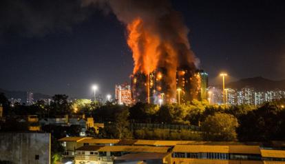 Tragedia en Hong Kong: incendio en complejo residencial deja 36 muertos y más de 200 desaparecidos