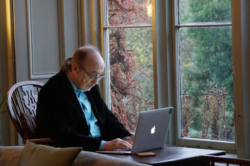 Amenaza Digital: Así Operan las Cinco Estafas Más Peligrosas Contra los Adultos Mayores