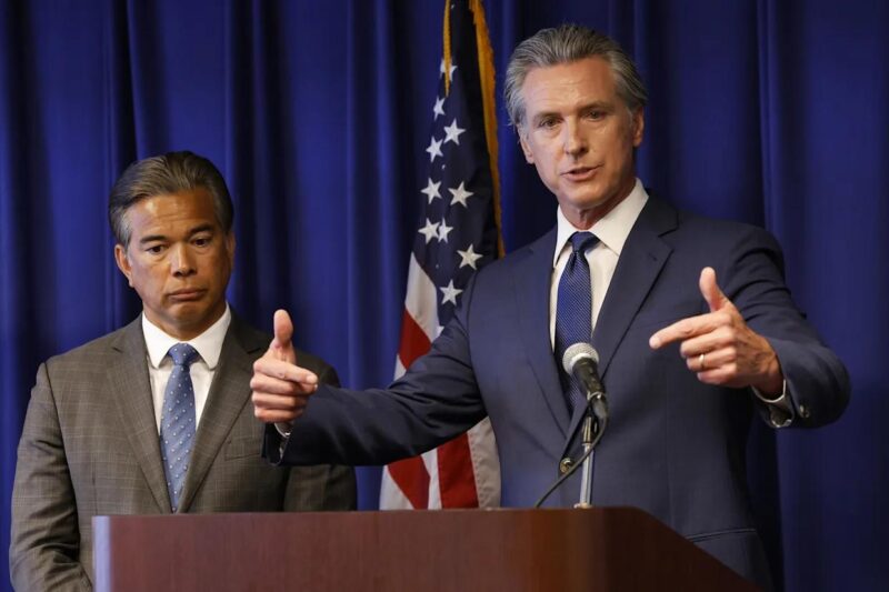 California demanda a Trump por reactivar perforaciones petroleras frente a sus costas